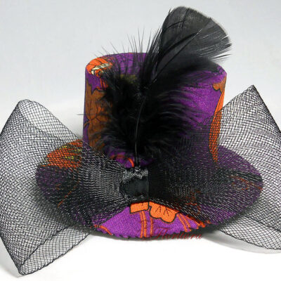 Halloween-H&uuml;tchen lila mit K&uuml;rbis